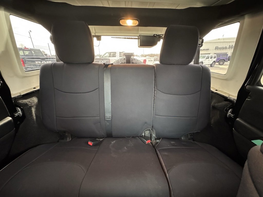 Used 2016 Jeep Wrangler Unlimited Sahara w/ Connectivity Group image 14