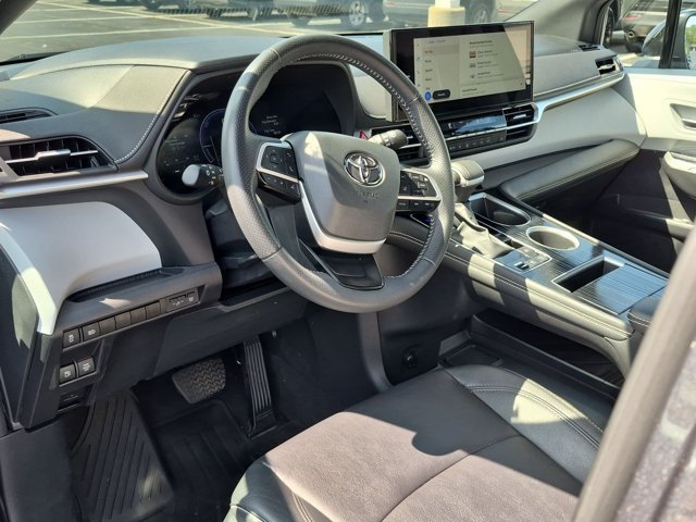 Certified 2025 Toyota Sienna XSE AWD/4WD image 4