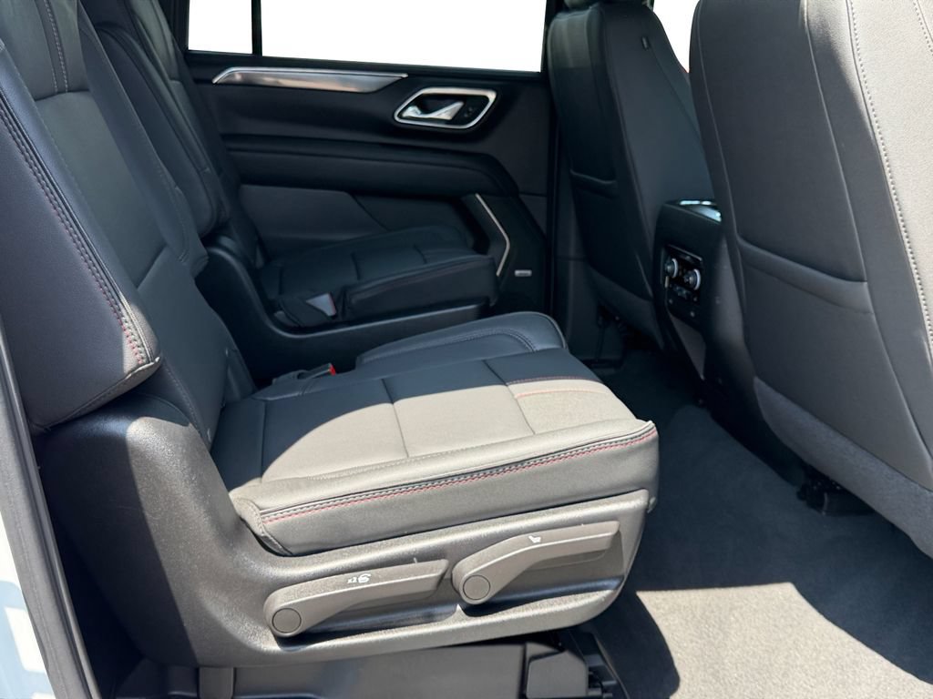 Used 2024 Chevrolet Suburban RST w/ Luxury Package AWD/4WD image 8