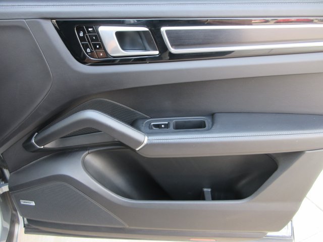 Used 2021 Porsche Cayenne GTS AWD/4WD image 24