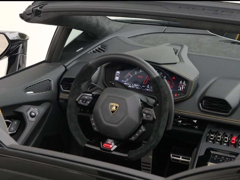 Used 2024 Lamborghini Huracan EVO AWD/4WD image 28