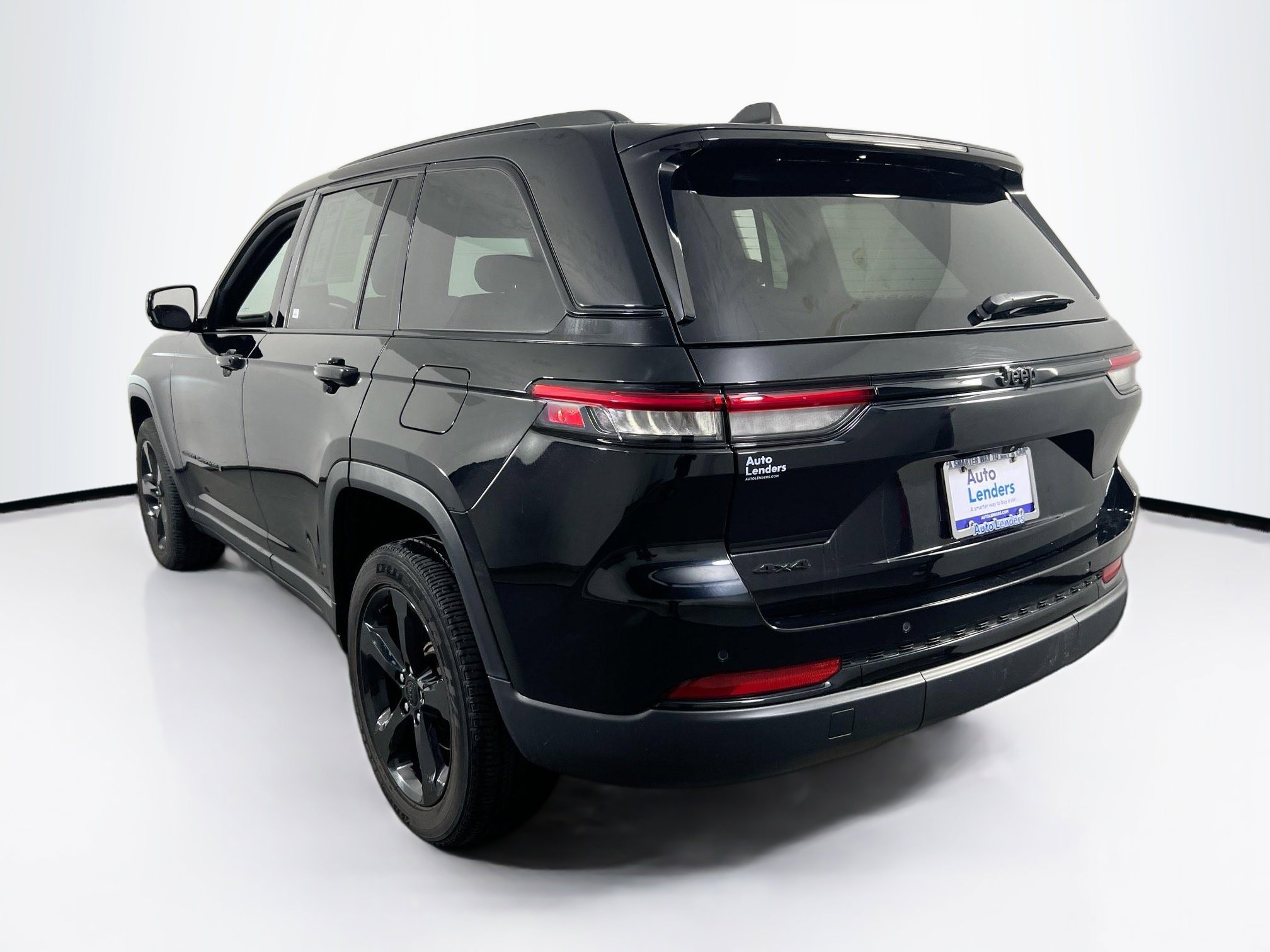 Used 2023 Jeep Grand Cherokee Altitude AWD/4WD image 7