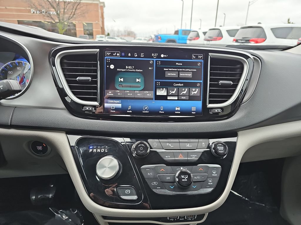 Used 2024 Chrysler Pacifica Touring-L image 21