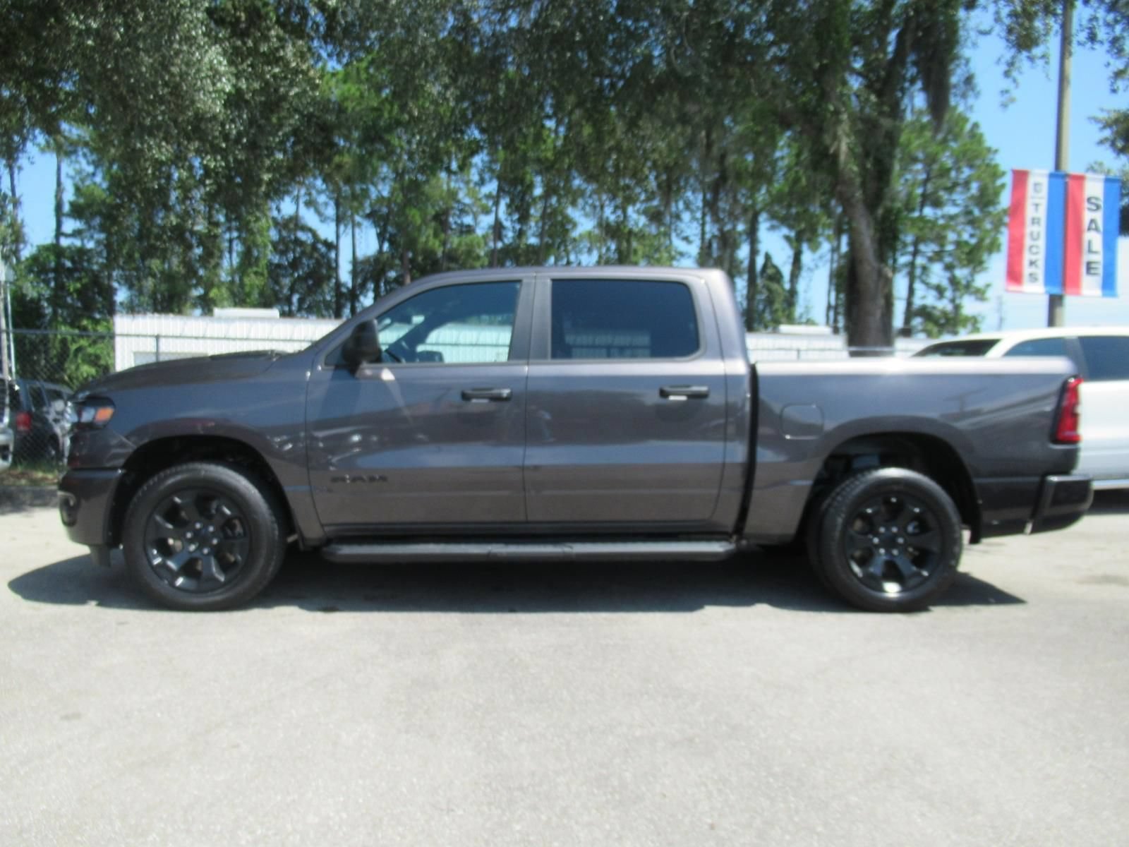 New 2026 RAM 1500 Express AWD/4WD image 4