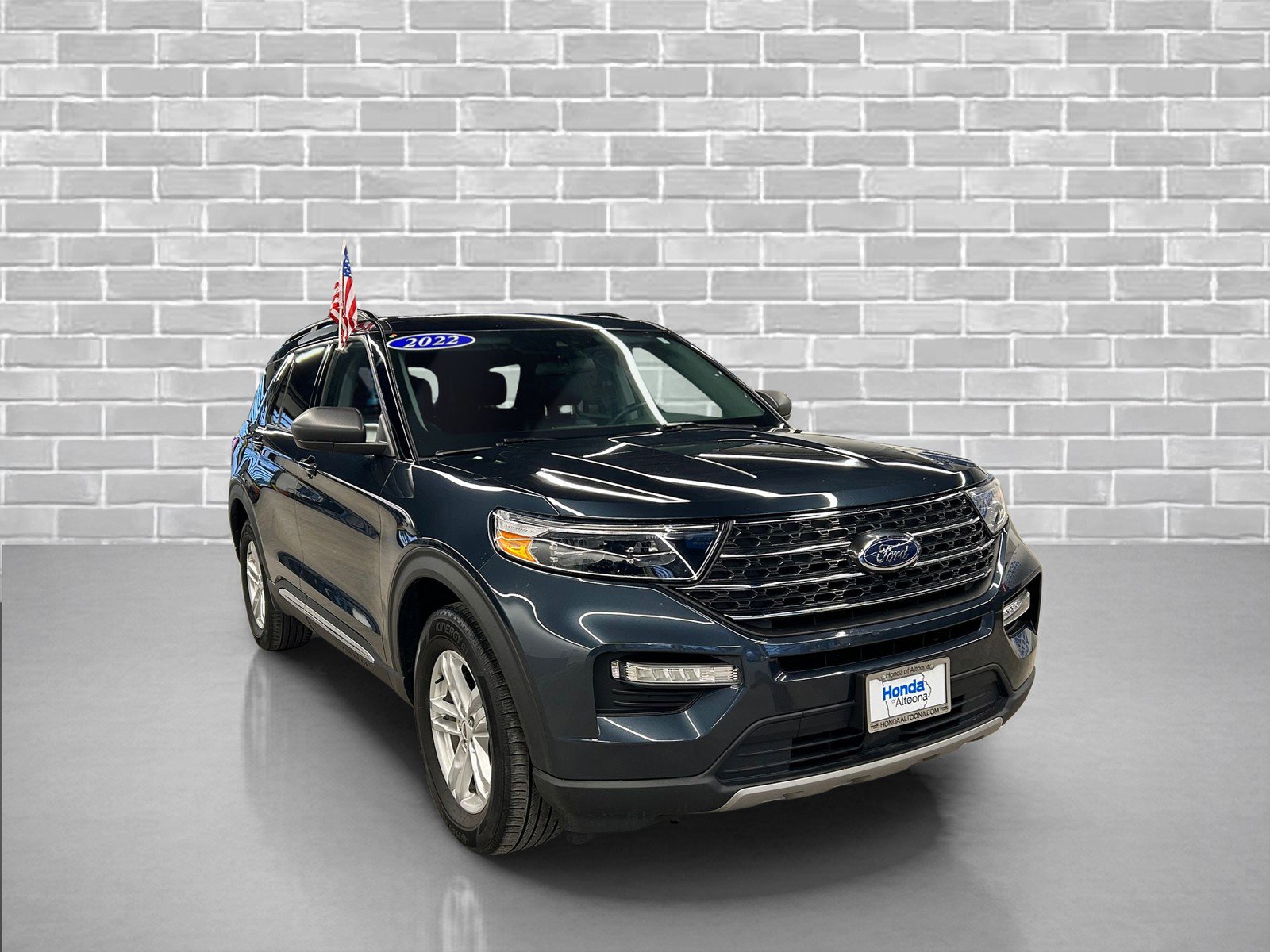 Used 2022 Ford Explorer XLT w/ Equipment Group 202A image 7