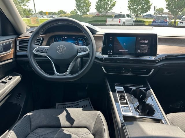 Used 2025 Volkswagen Atlas SE AWD/4WD image 15