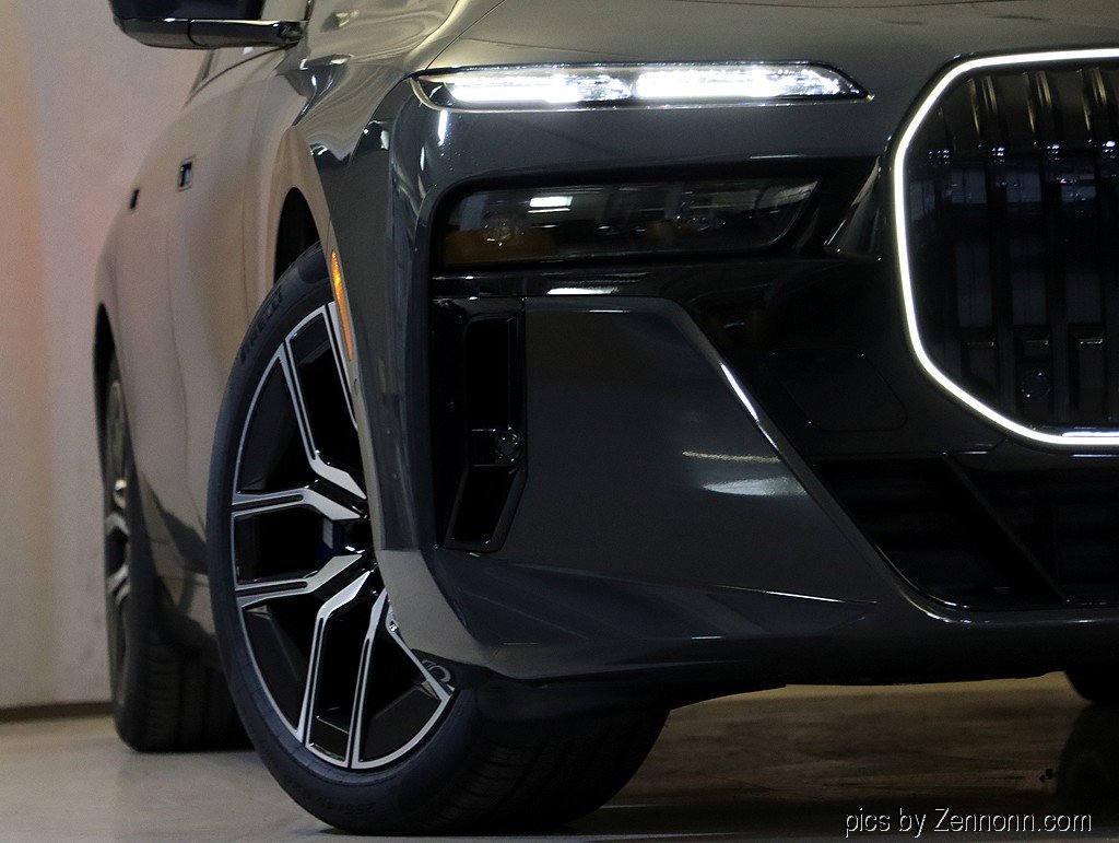 Used 2026 BMW i7 xDrive60 w/ Executive Package image 4