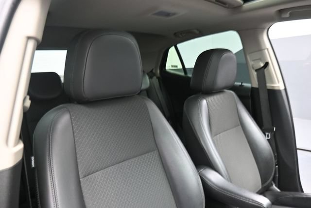 Used 2021 Buick Encore Preferred w/ Safety Package II AWD/4WD image 24