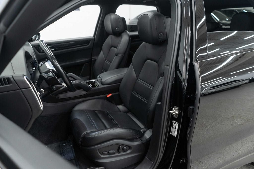 Used 2023 Porsche Cayenne AWD/4WD image 9