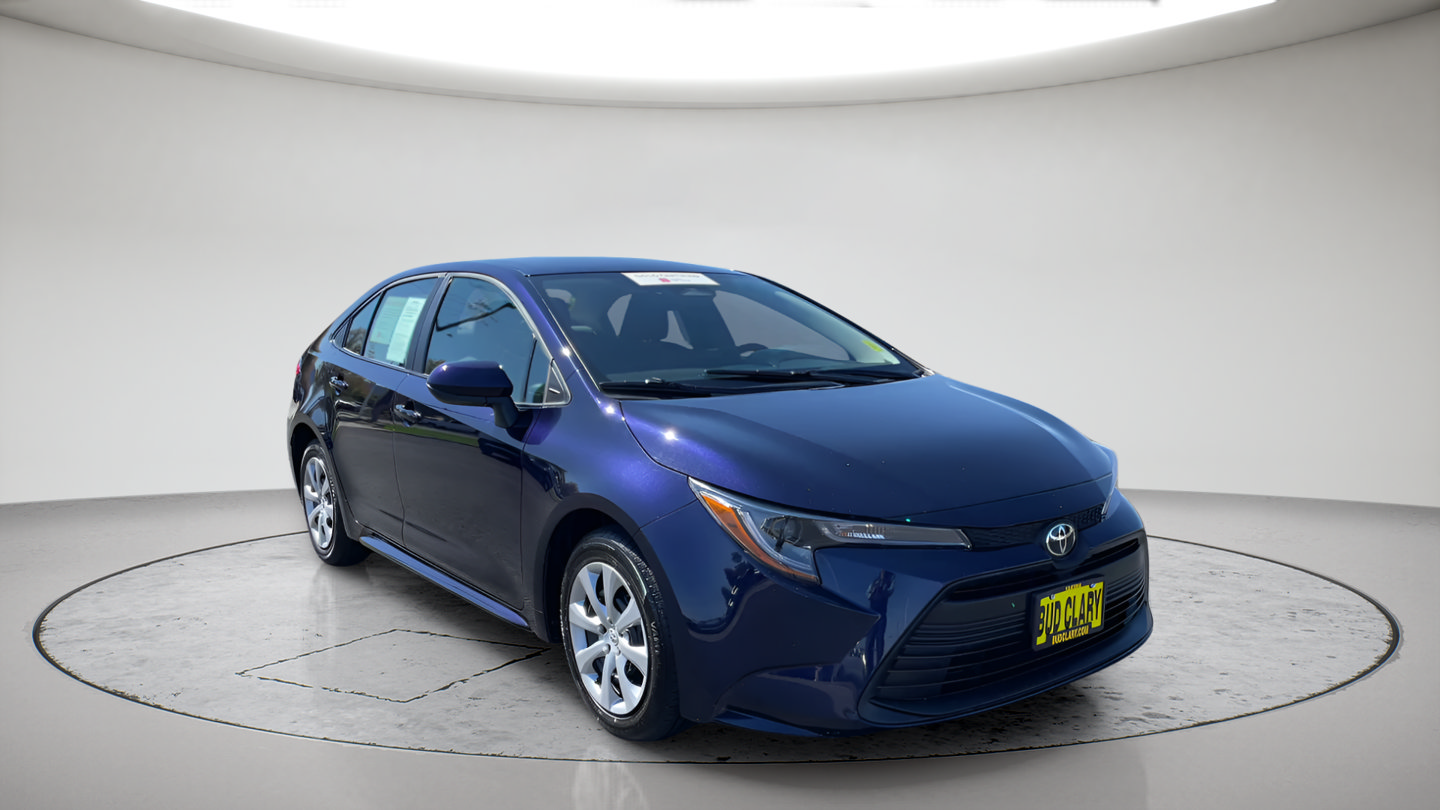 Certified 2025 Toyota Corolla LE FWD image 3