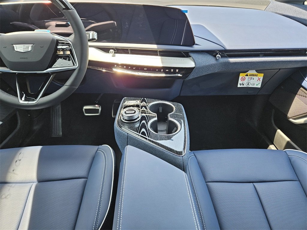 New 2025 Cadillac Optiq Luxury 2 image 14