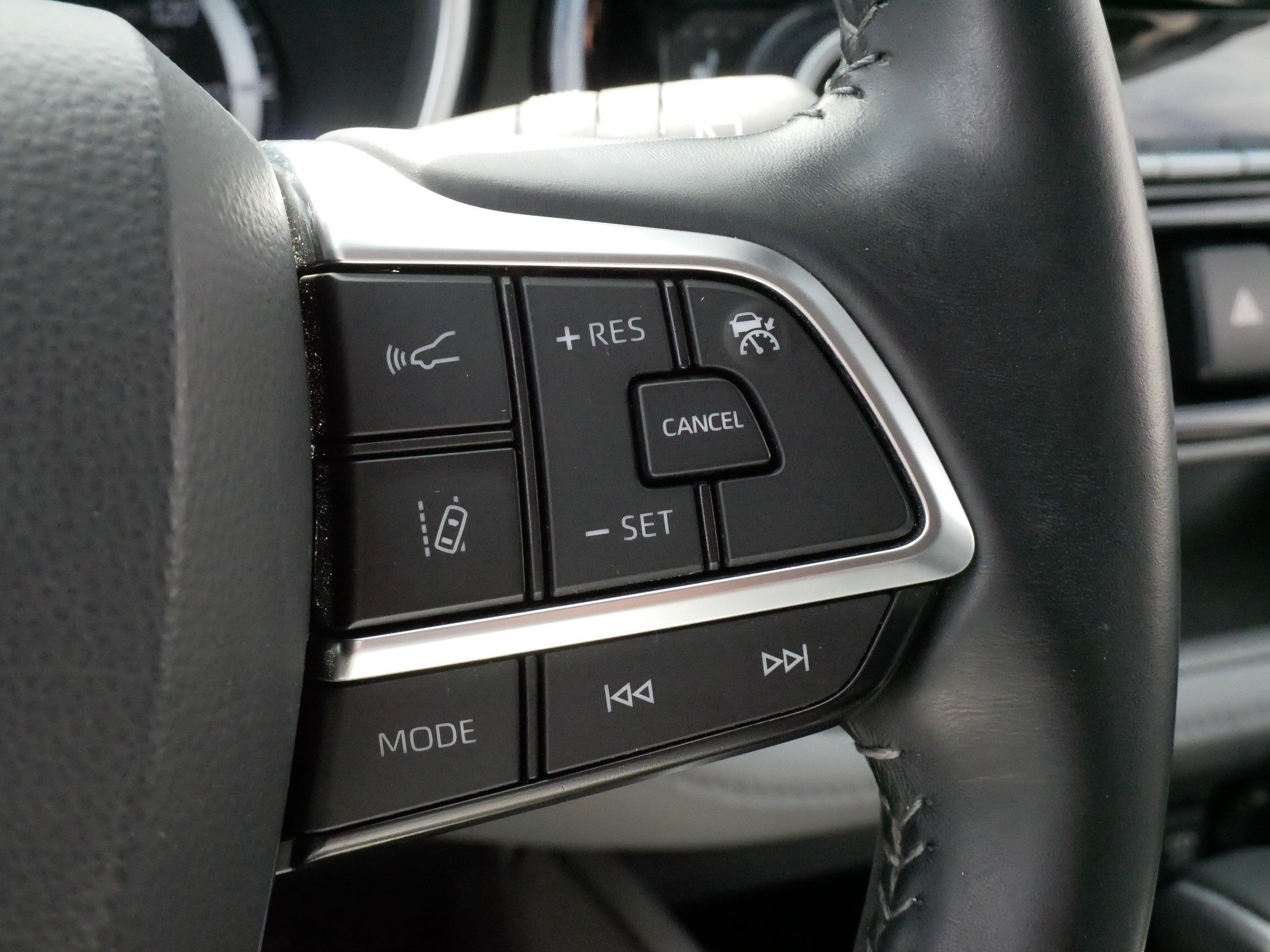 Certified 2021 Toyota Highlander XLE FWD image 26