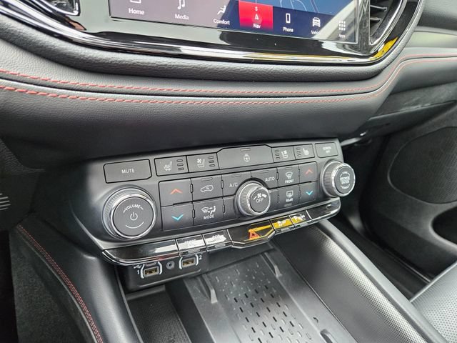 Used 2025 Dodge Durango R/T AWD/4WD image 34