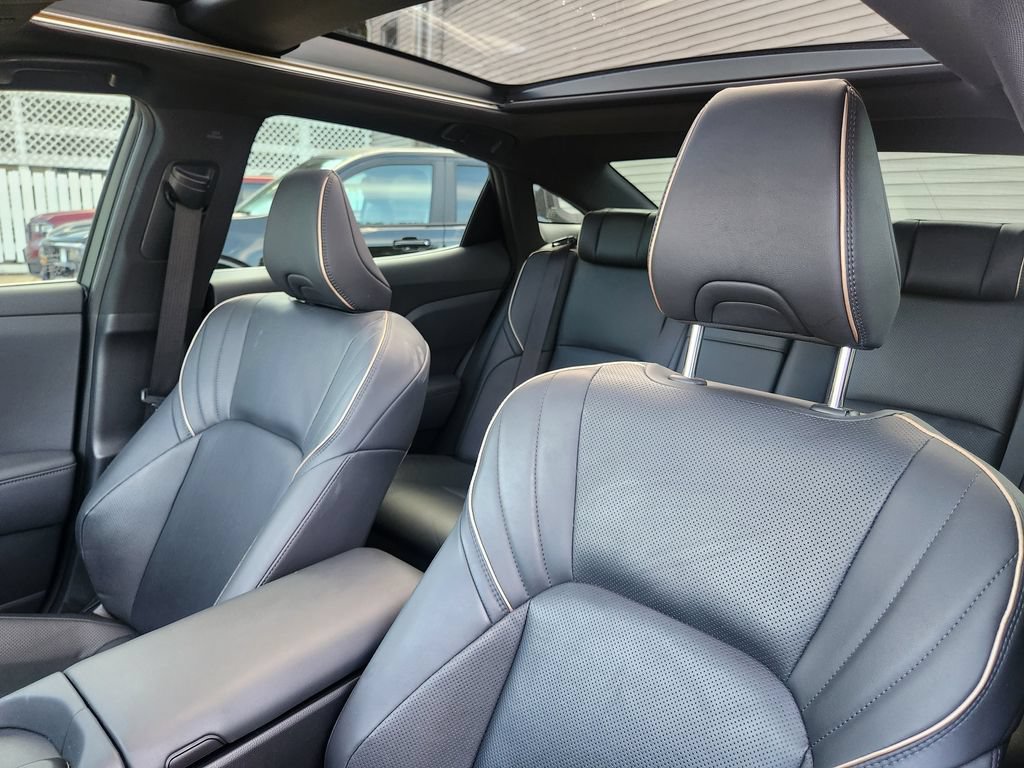 Used 2023 Toyota Crown Platinum AWD/4WD image 21