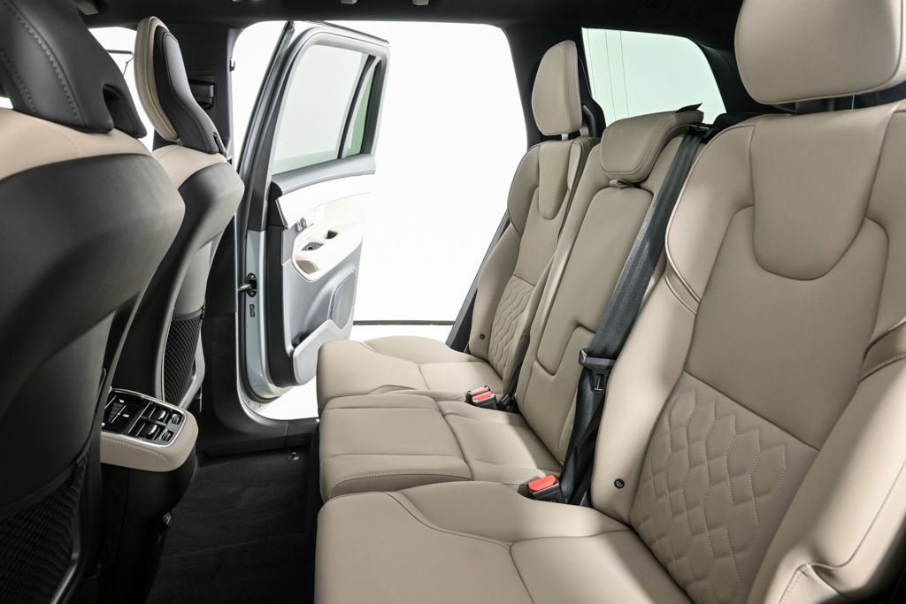Used 2026 Volvo XC90 B6 Plus w/ Protection Package Premier AWD/4WD image 23