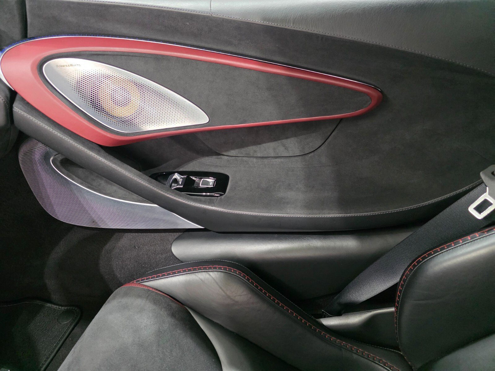 Used 2022 McLaren GT image 16