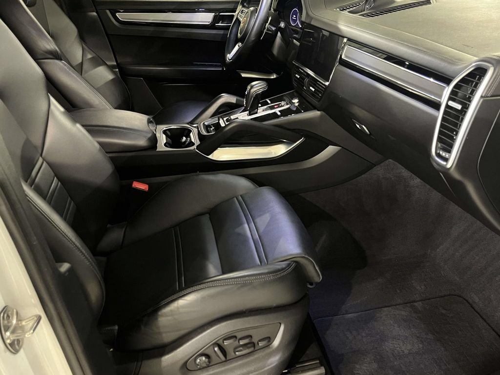 Certified 2023 Porsche Cayenne Turbo AWD/4WD image 24