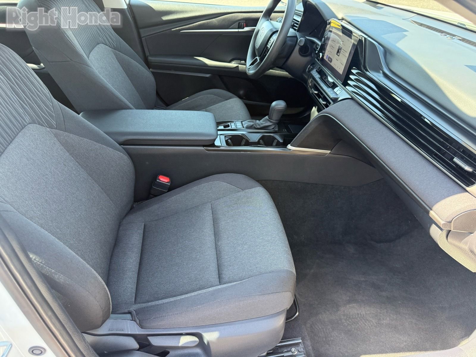 Used 2025 Toyota Camry LE image 31