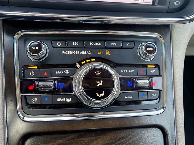 Used 2018 Lincoln Continental Reserve image 23