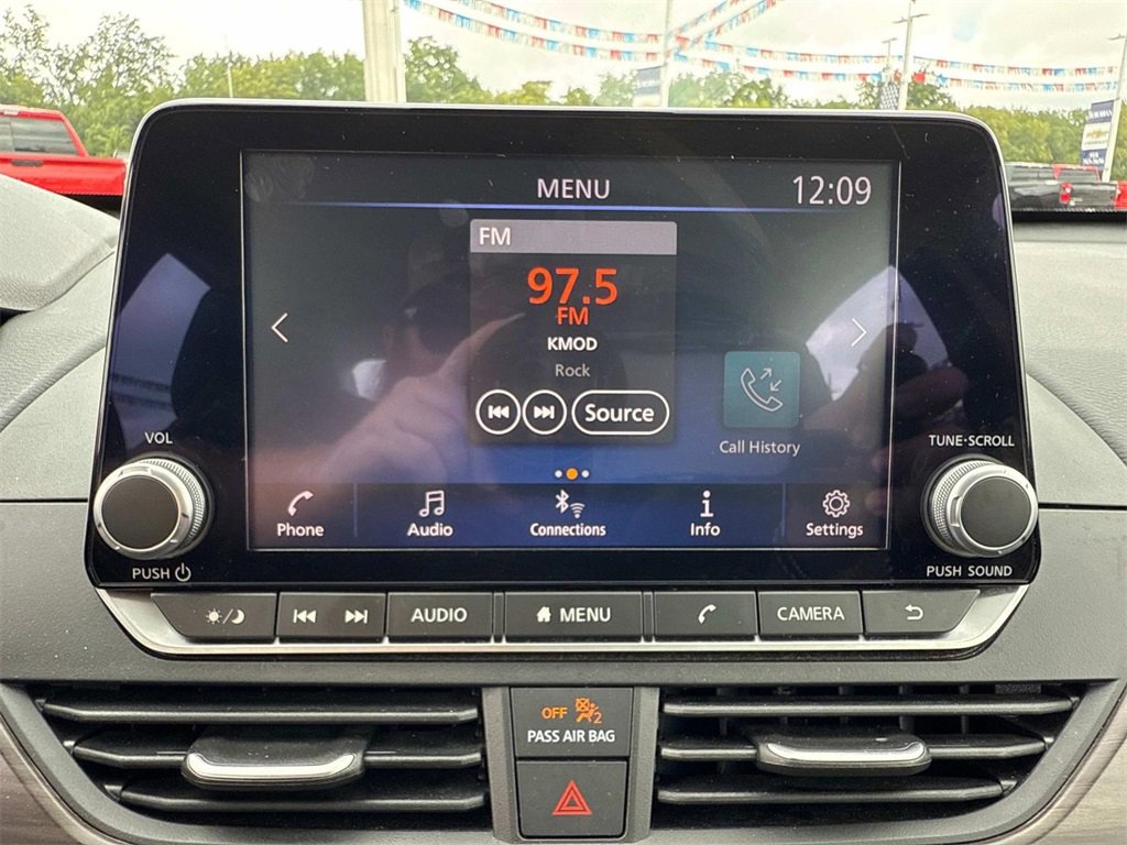 Used 2024 Nissan Altima 2.5 SV image 17