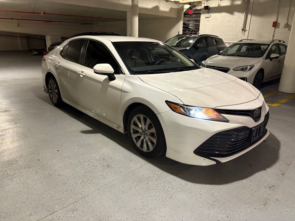 Used 2018 Toyota Camry LE image 1