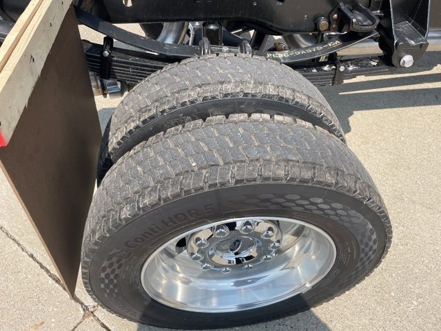 New 2025 Ford F550 4x4 Crew Cab image 16