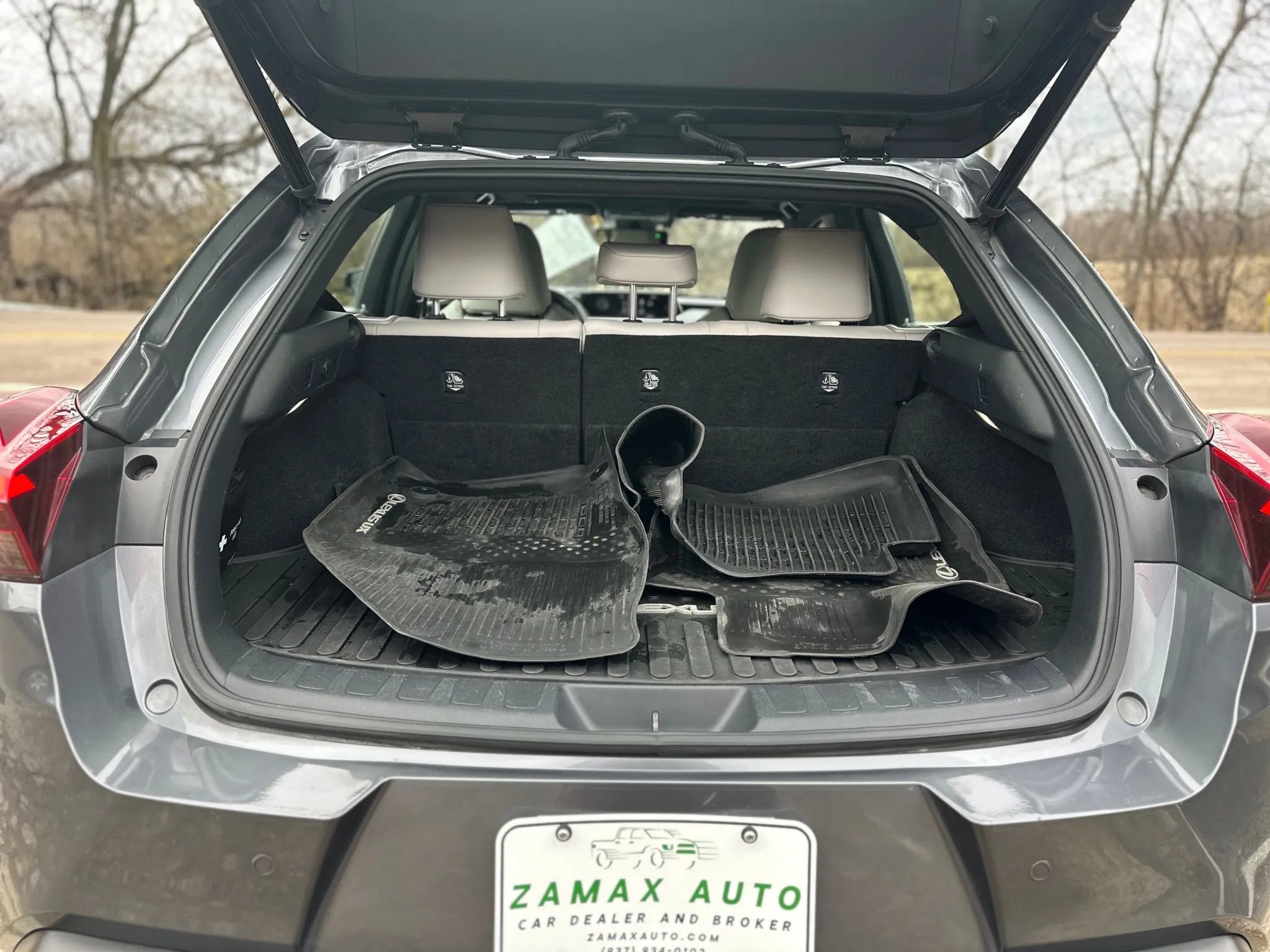 Used 2019 Lexus UX 250h 250h Luxury Sport Utility 4D image 14