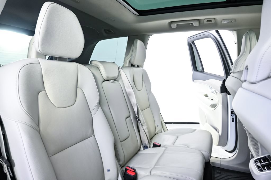 Certified 2024 Volvo XC90 B5 Plus w/ Protection Package Premier image 25