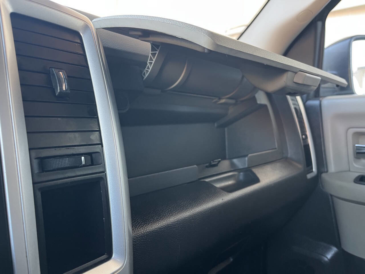 Used 2012 RAM 1500 Classic SLT image 26