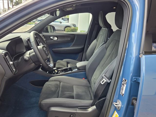 Used 2023 Volvo XC40 Recharge Plus image 13