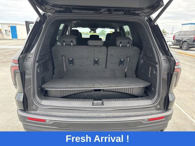 Used 2024 Chevrolet Traverse LS FWD image 11