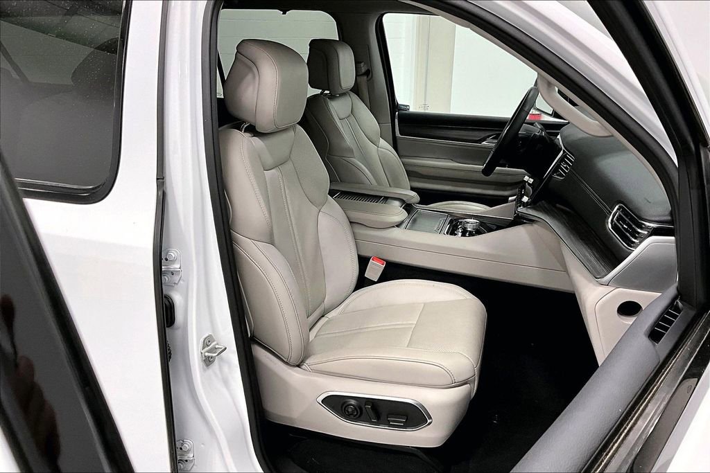 Used 2024 Jeep Wagoneer L Series III w/ Premium Group I image 10
