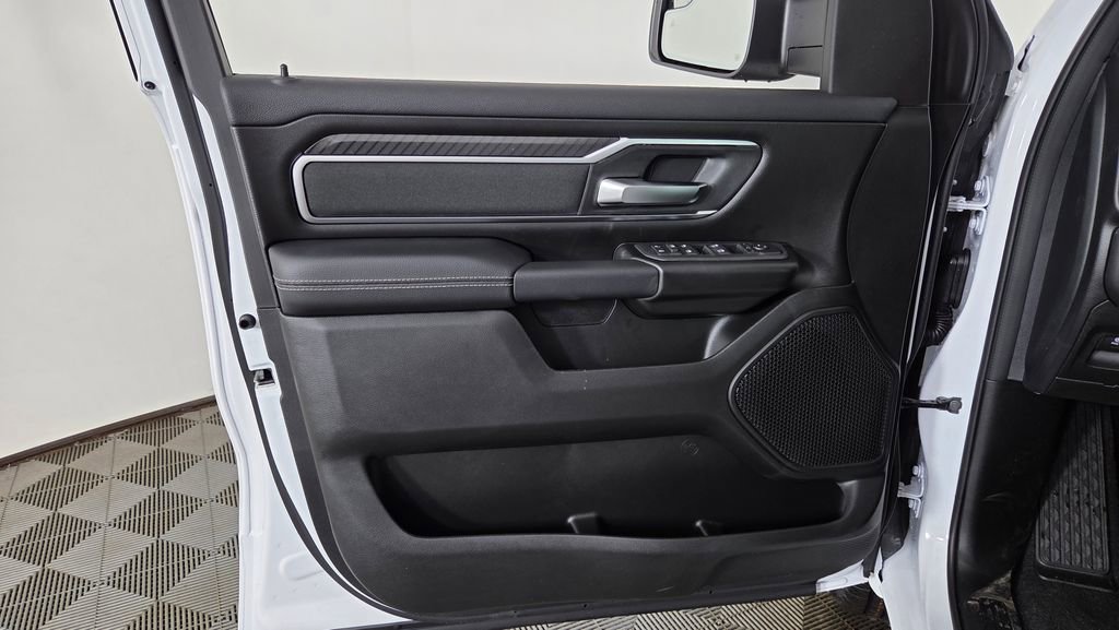 New 2026 RAM 1500 4x4 Crew Cab image 9