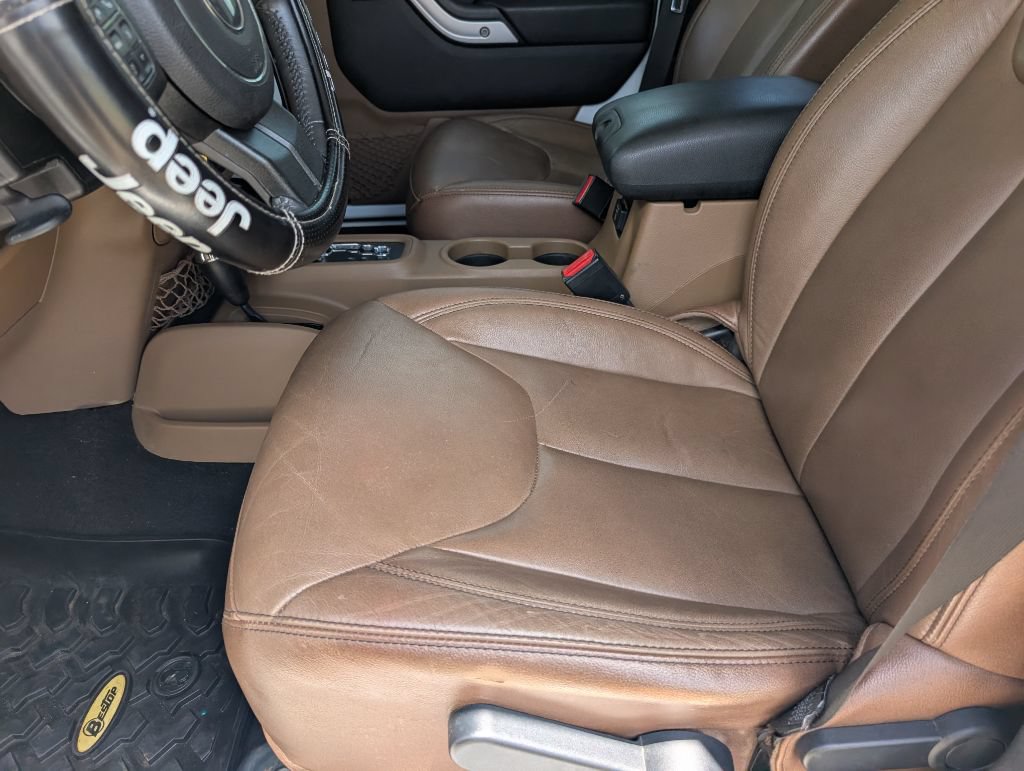 Used 2017 Jeep Wrangler Unlimited Sahara w/ Connectivity Group AWD/4WD image 8