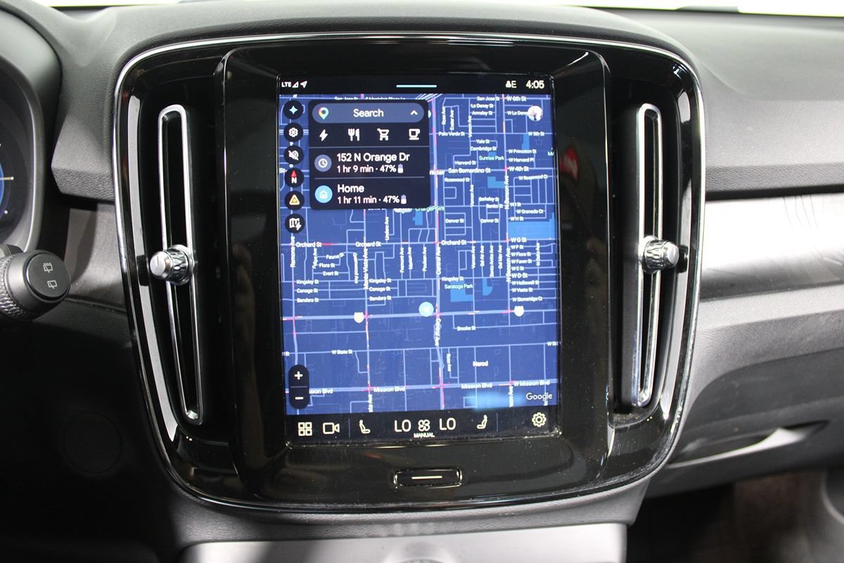 Used 2023 Volvo XC40 Recharge Plus w/ Protection Package Premier AWD/4WD image 18