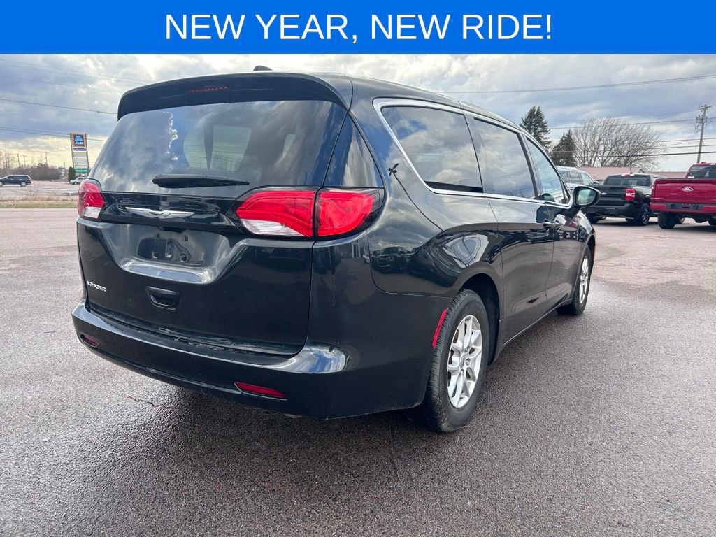 Used 2022 Chrysler Voyager LX image 6