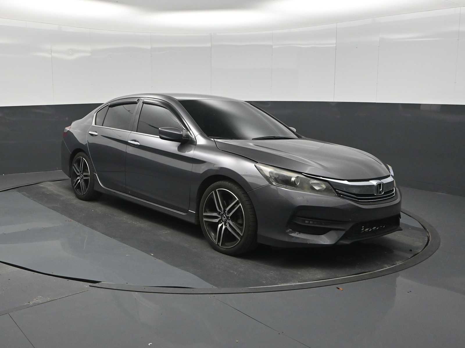 Used 2017 Honda Accord Sport Special Edition image 2
