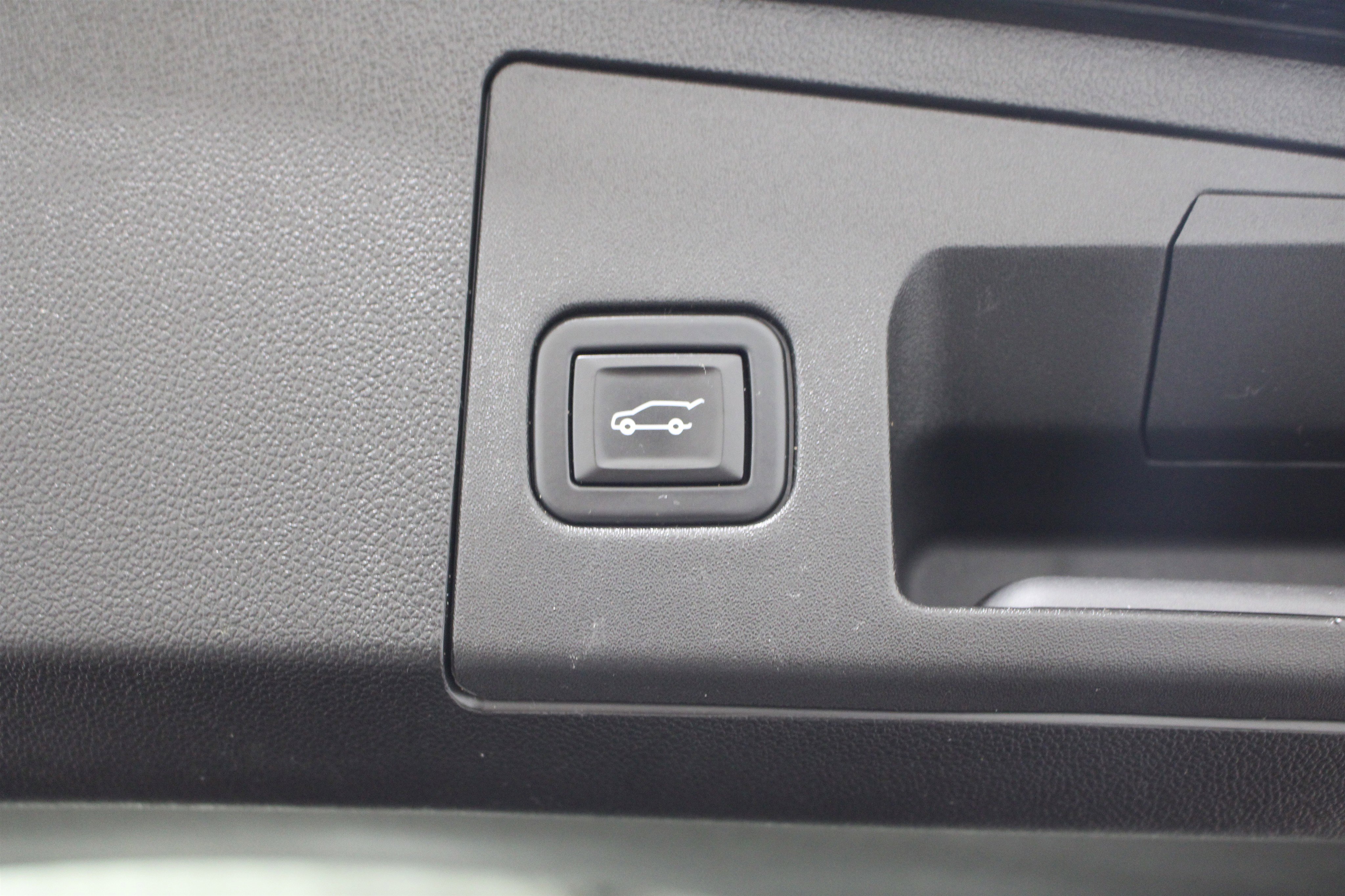 Used 2021 Cadillac XT4 Premium Luxury image 24