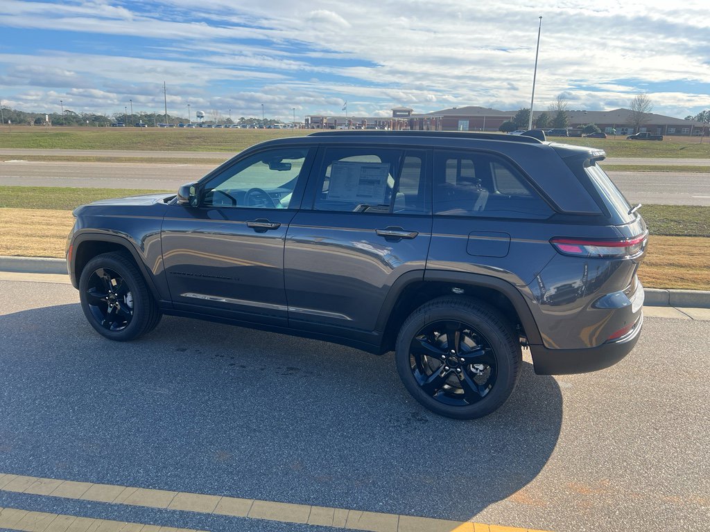 New 2025 Jeep Grand Cherokee Limited w/ Luxury Tech Group II AWD/4WD image 25