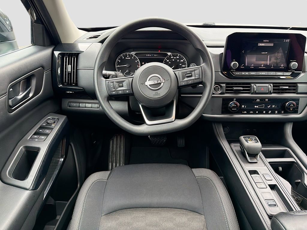 Used 2024 Nissan Pathfinder S image 16