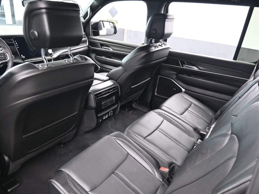 Used 2023 Jeep Wagoneer Series III w/ Preferred Equipment Group image 36