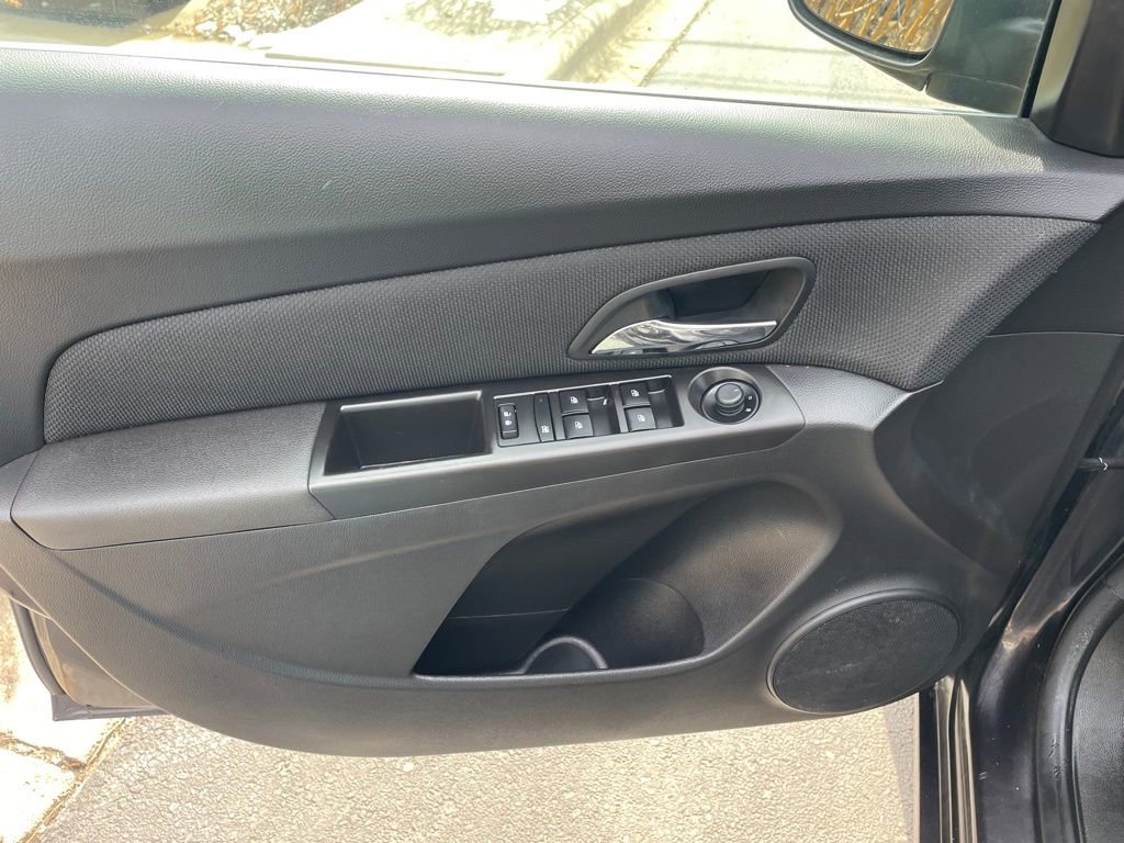 Used 2016 Chevrolet Cruze LT image 20