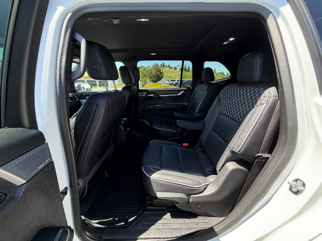 Used 2025 GMC Acadia Denali w/ Super Cruise Package AWD/4WD image 3