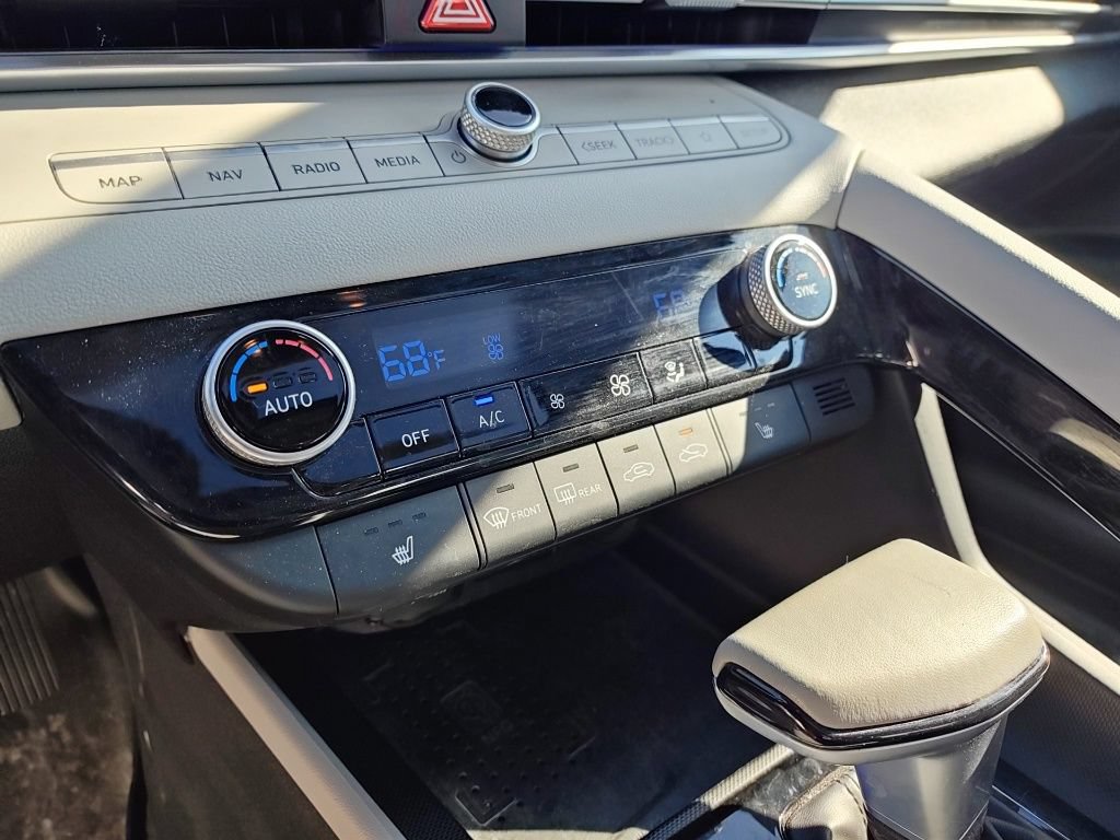 Used 2021 Hyundai Elantra Limited FWD image 10