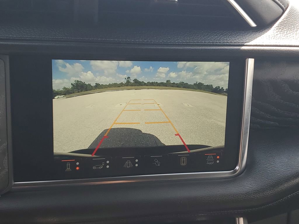 Used 2024 GMC Yukon XL Denali w/ Advanced Technology Package image 17