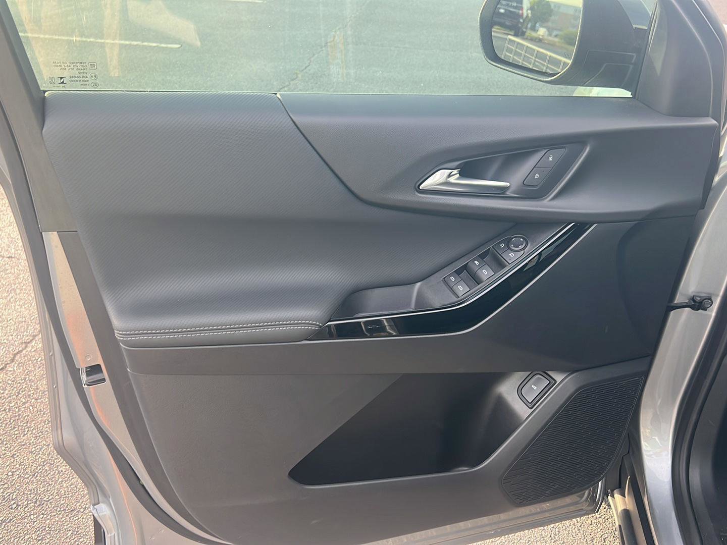 Used 2025 Chevrolet Equinox LT w/ Convenience Package II image 16