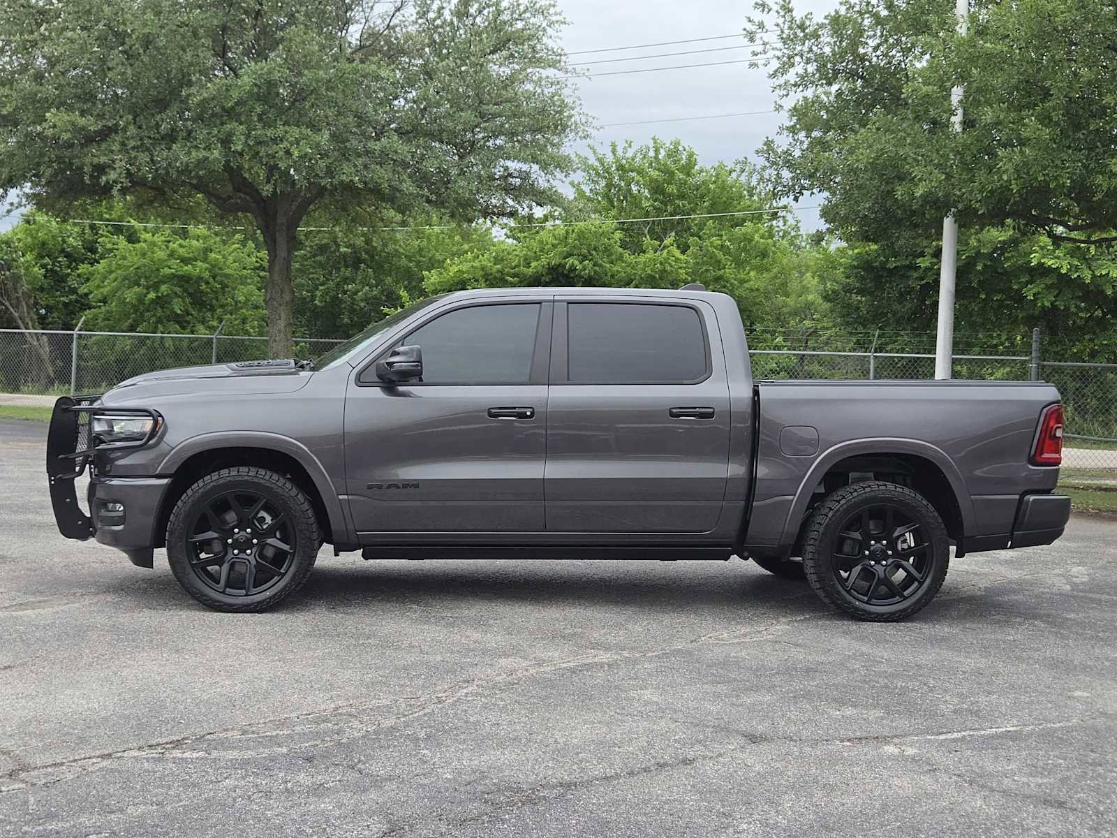 Used 2025 RAM 1500 Laramie w/ Night Edition AWD/4WD image 4