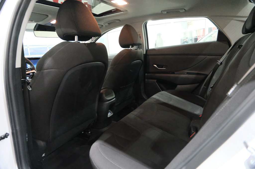 Used 2025 Hyundai Elantra SEL FWD image 19