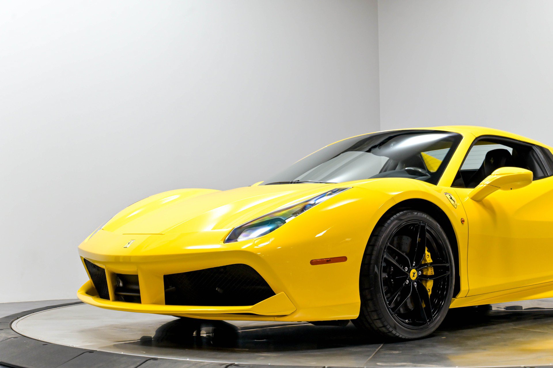 Used 2017 Ferrari 488 Spider RWD image 7