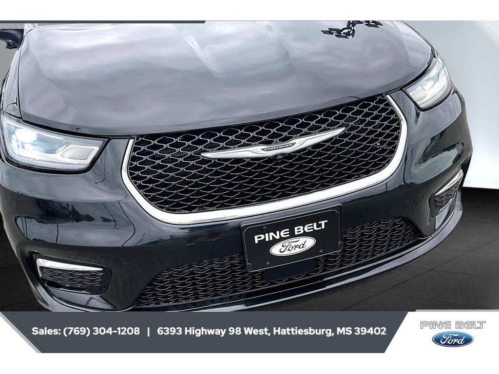 Used 2023 Chrysler Pacifica Touring-L FWD image 12